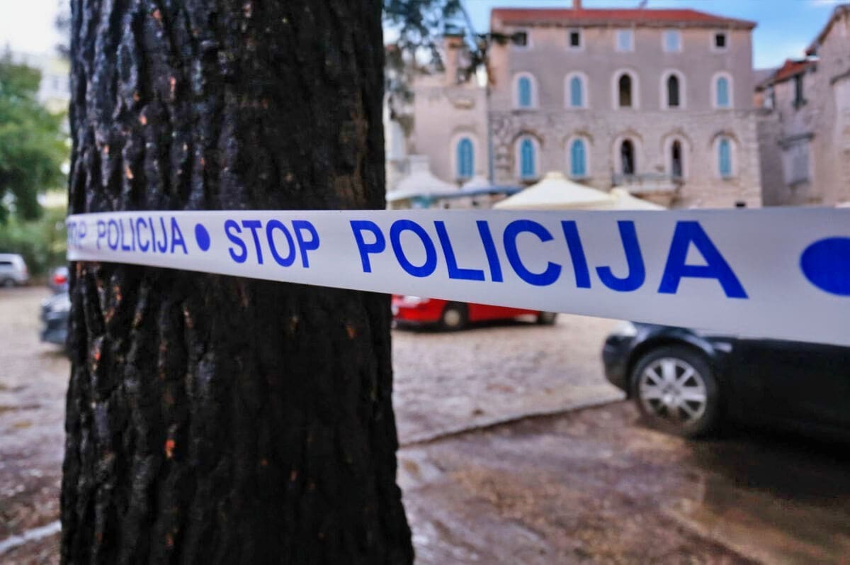 U ranim jutarnjim satima na nogostupu pronađen mrtav muškarac