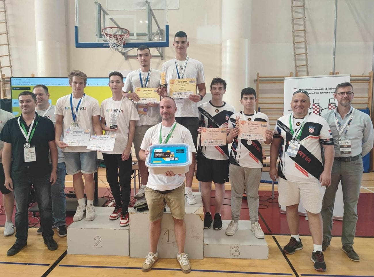 Splitska Udruga "Inovatic" osvojila 1. mjesto na WRO državnom robotičkom natjecanju i time izborila plasman na svjetsko natjecanje u Singapuru.